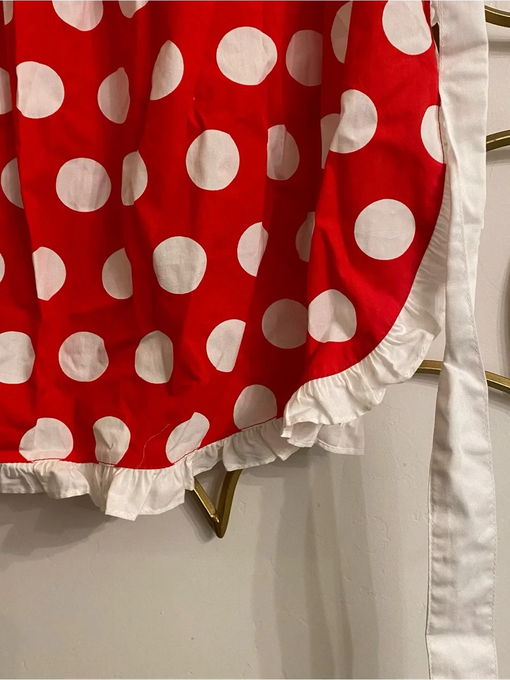 Disney Parks Adult Minnie Mouse Polka Dot Half Apron Ruffled Red White NEW